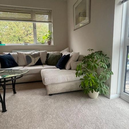Entire Home With Private Entrance Earley Extérieur photo