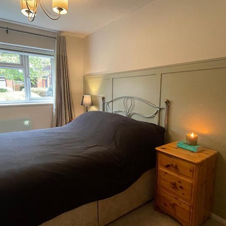 Entire Home With Private Entrance Earley Extérieur photo